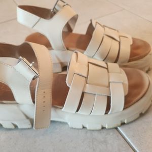 Lintervalle gladiator sandals